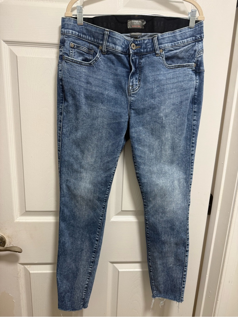 Torrid Bombshell Skinny 16R Light Wash Blue Jeans - Picture 2 of 12